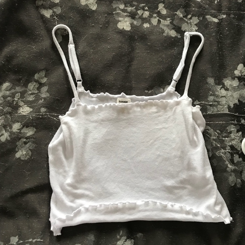 Garage White tank